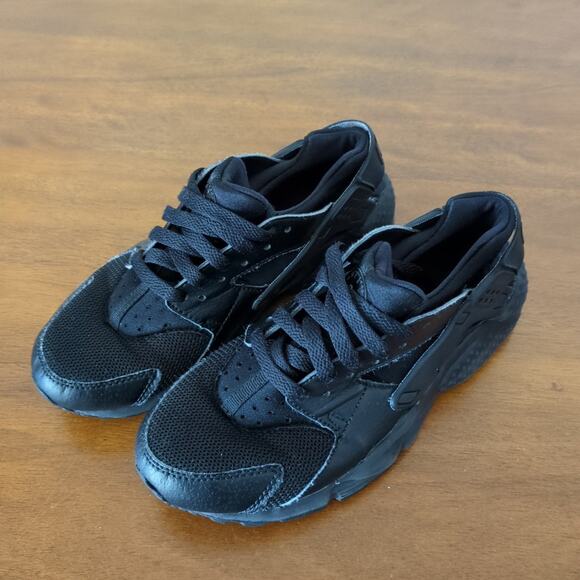 Nike Huarache Run - triple black - Boys' Grade School size 4.5 GUC - Picture 4 of 8